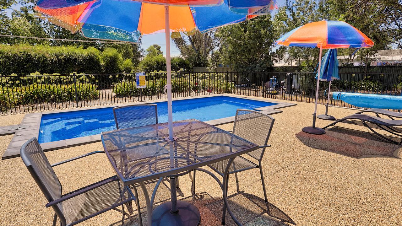 Castle Creek Motor Inn Euroa Kültér fotó