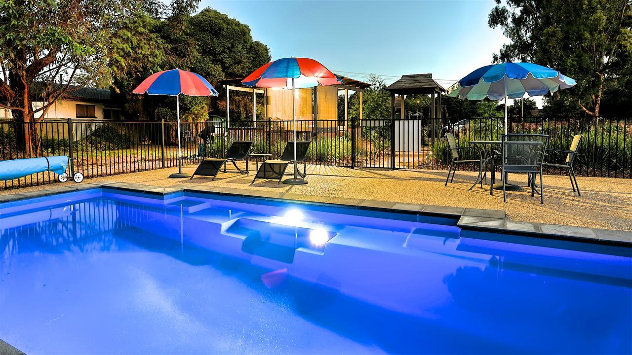 Castle Creek Motor Inn Euroa Kültér fotó