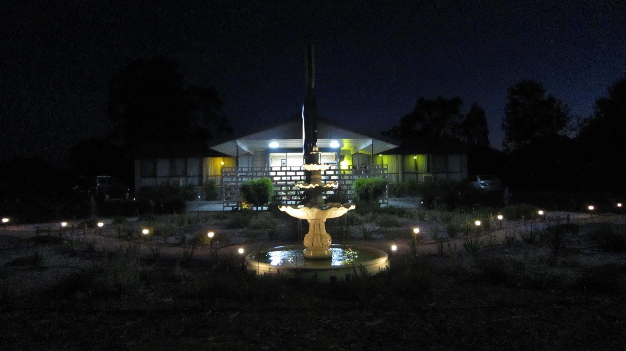 Castle Creek Motor Inn Euroa Kültér fotó